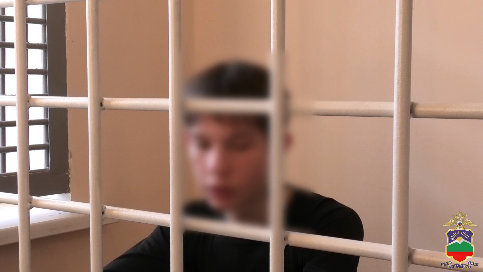 Полицией Черкесска задержан курьер мошенников, похитивших у 93-летней бабушки полмиллиона рублей смотреть онлайн