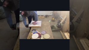 Обработка стола из эпоксидной смолы