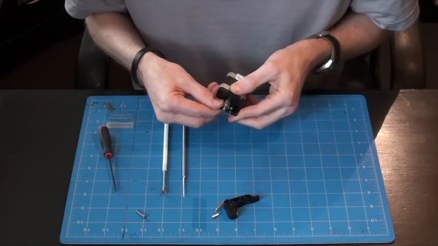 Cleaning the Extruder Drive Gear on a FlashForge Creator Pro 3D Printer смотреть онлайн