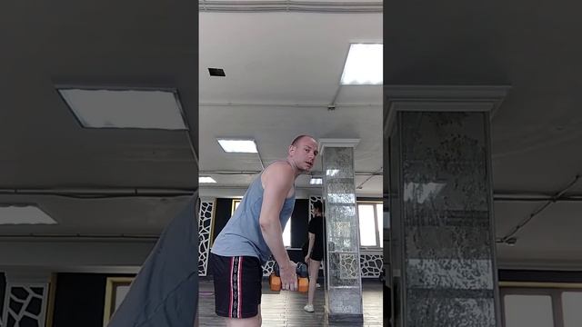 Сгибание рук на бицепс Жим гантелей из-за головы. Трицепс. Фитнес. Силовой тренинг. Развитие силы. смотреть онлайн