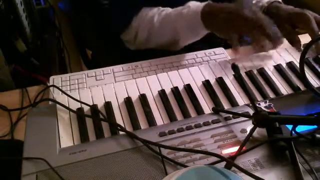 "LOOKING OVER MY SHOULDERS BEAT" CLIP PART II (FRUITY LOOPS BEAT) смотреть онлайн
