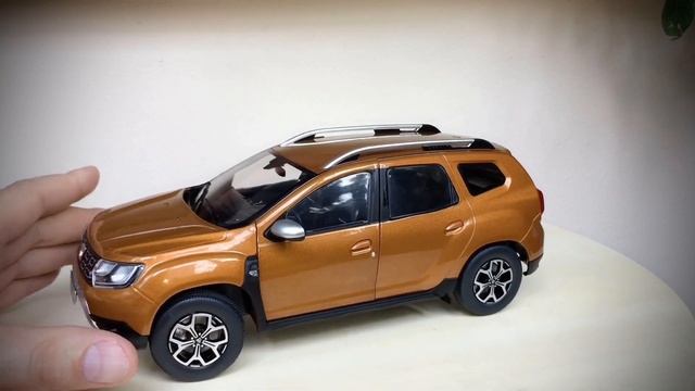 Dacia Duster 1/18 Presentation Diecast metal model Solido Orange White Replica of a Romanian brand смотреть онлайн