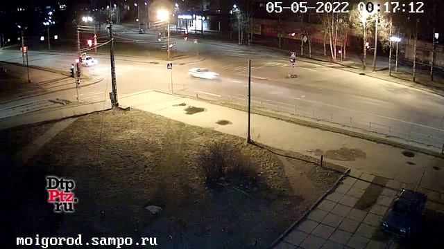 Ночью в центре Петрозаводска внедорожник пытался скрыться от патруля ДПС смотреть онлайн