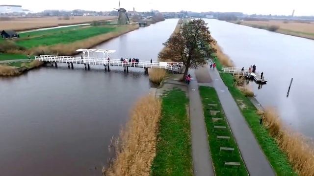 Ветряные мельницы Киндердейк-Элсхаут,Нидерланды. смотреть онлайн