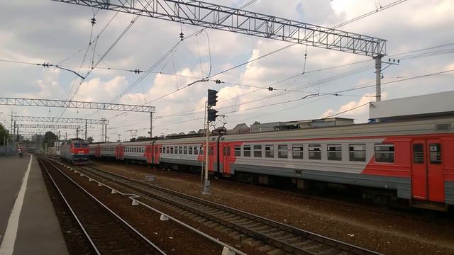 ЧС7-284 и ЧС7-247 на станции Москва-Каланчевская смотреть онлайн