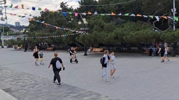 АЛУШТА Первый День ЛЕТА!ЧТО БЫЛО и Что СТАЛО в АЛУШТЕ?Прогулка по Набережной.01.06.23