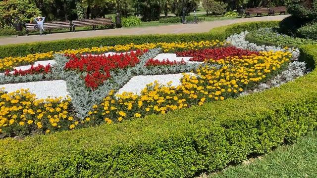 A brief tour of the arts square in the most beautiful city of Sochi. смотреть онлайн