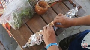 Жарим шашлык и запекаем картошку на шампурах