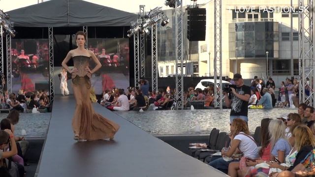 JANA GAVALCOVÁ / BRATISLAVA FASHION WEEKEND 2011 / Sony HDR CX700VE смотреть онлайн