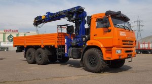 Небольшой обзор бортового автомобиля КАМАЗ-43118 с КМУ DY (DongYang) SS2037 и буровым оборудованием.