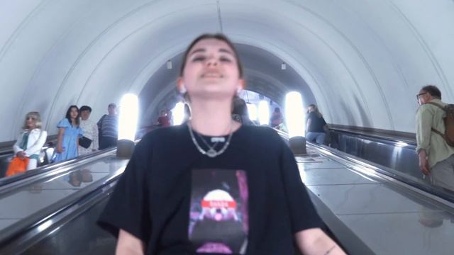 ДЕВУШКА СПЕЛА ХИТ В МЕТРО | РЕАКЦИЯ ЛЮДЕЙ НА ПРАНК смотреть онлайн