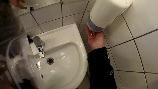 Как правильно мыть визор мотошлема в путешествиях. смотреть онлайн
