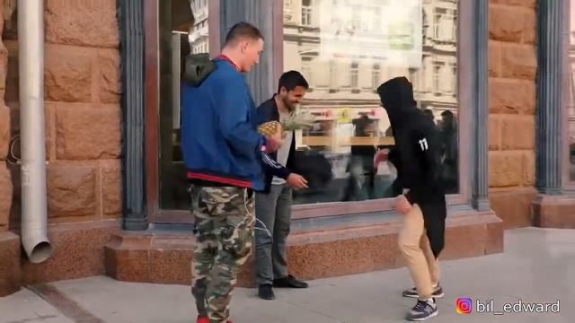 Edward Bil ДЕЛАЕТ ДОБРЫЕ ПОСТУПКИ ВСТУПИЛСЯ ЗА ДЕВУШКУ ЛУЧШИЕ ПРАНКИ ЧИ ДА НАРЕЗКА смотреть онлайн