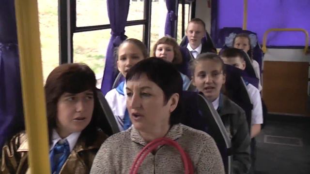 По тропе Маресьева с песней С. Русской, А. Шапиро и С. Кочемазова юные маресьевцы из ЦРТДЮ "Спектр смотреть онлайн
