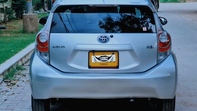 Toyota Aqua 2013/16 - Detailed Review: Price, Spec, Interior, Exterior and Features | Four Wheels | смотреть онлайн