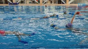 Тренировка по плаванию. Секция для детей с элементами спортивного плавания возраст 8-12 лет.