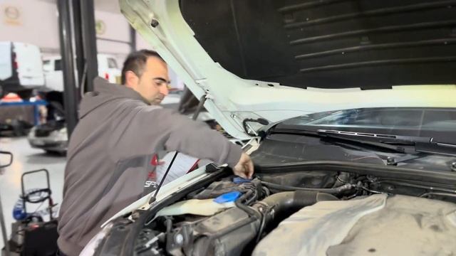 Haciendo una comprobación al Audi Q7 que se va para Mallorca!!! смотреть онлайн