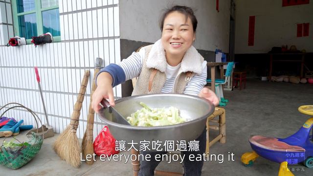 菜園裡摘棵花菜，媳婦炒一大盤，家人吃得開心 | Today do cauliflower fried meat, very good смотреть онлайн