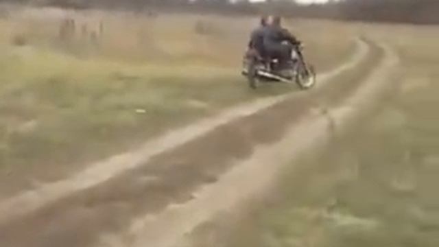 Прикол! мотоцикл развалился на ходу! смотреть онлайн