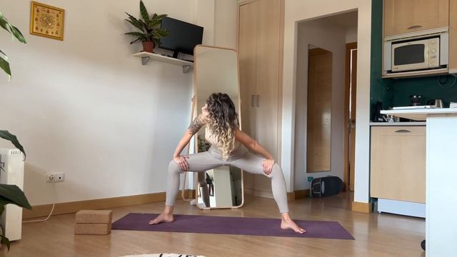 ПРАКТИКА ЙОГИ НА РАСКРЫТИЕ ТАЗА 40 МИН смотреть онлайн