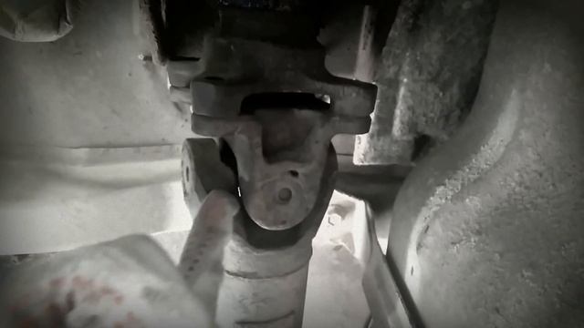 Как стучит кардан при разбитой крестовине.Ford Transit