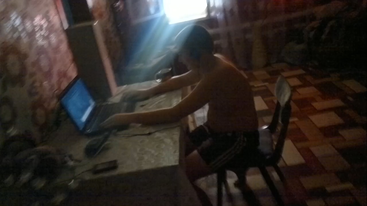 Брат смотрит Элеза смотреть онлайн