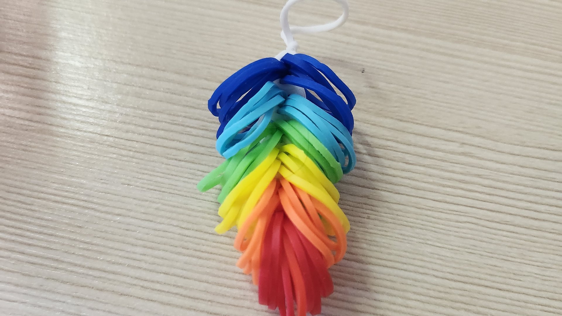 🔮Пёрышко 🪬из резинок для плетения смотреть онлайн