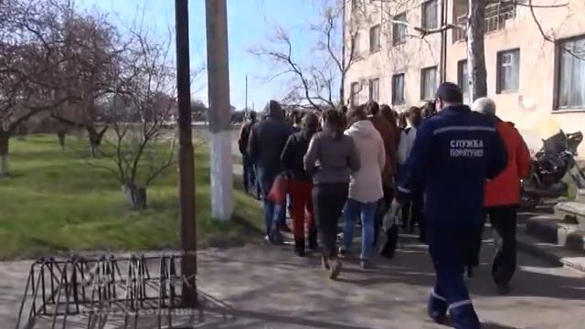 Старобельские спасатели проводят информационно-разъяснительную работу со школьниками смотреть онлайн