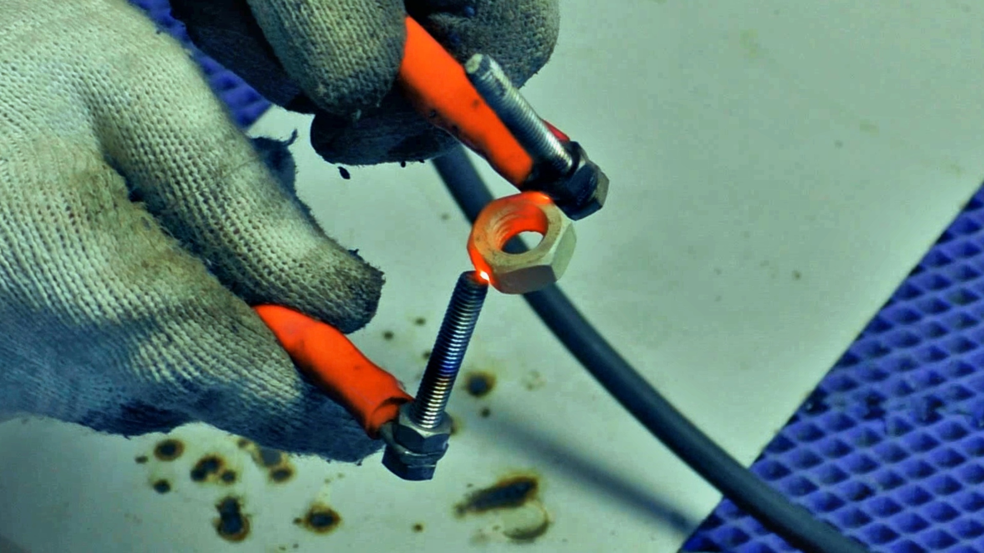 Откручиваю старые ржавые болты и гайки без проблем, Крутой способ откручивания смотреть онлайн