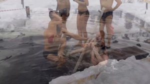 Из бани в прорубь 2019. Закаливание по русски!
