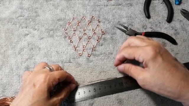 МК кулон из проволоки.