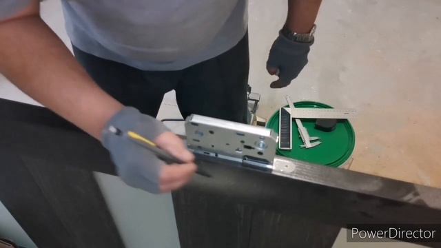 Врезка замка простым фрезером. смотреть онлайн