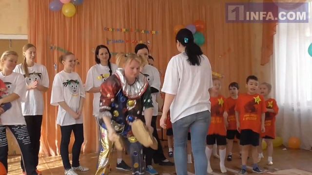 В одном из садиков города Донецка состоялось спортивное мероприятие для детей и их мам смотреть онлайн