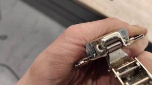 Установка ограничителя на петлю Blum 107°