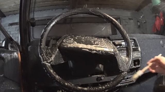 СУПЕР ДЕШЕВАЯ химчистка салона своими руками. Детейлинг народным средством и ЧУДО средством. смотреть онлайн