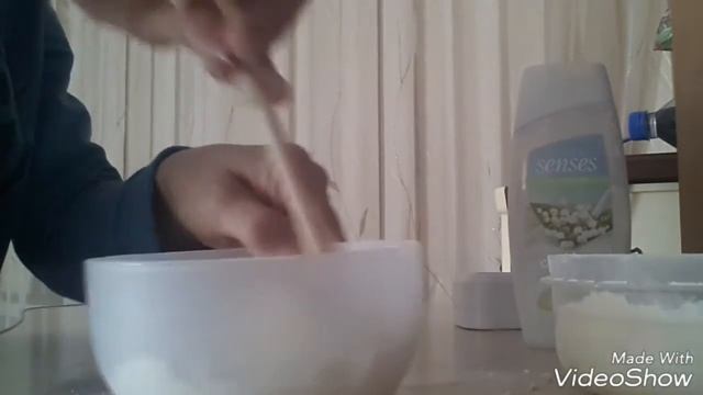 Как сделать лизуна из : Муки и гель для душа !!! смотреть онлайн