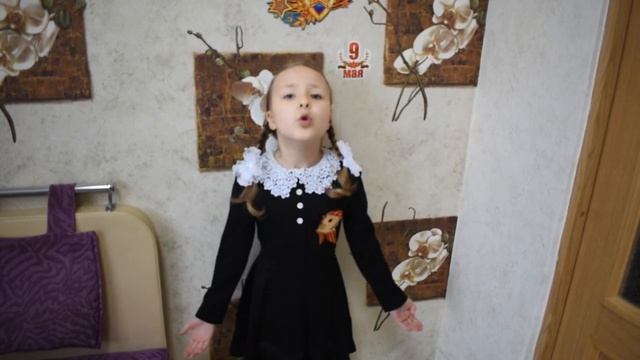 Стихотворение И. Кравченко «Нам нужен мир…». Читает М. Агафонова смотреть онлайн