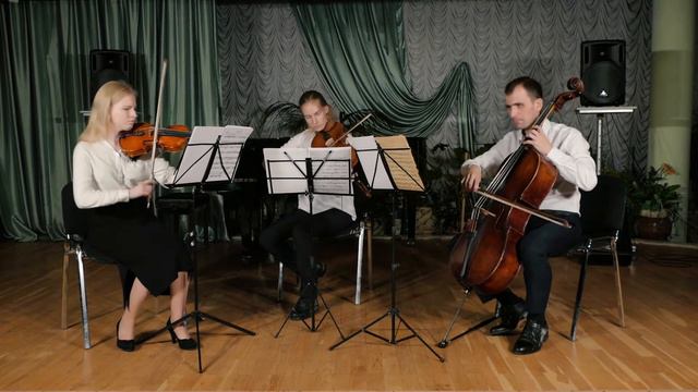 И.С.Бах.Инвенция Соль-мажор (переложение для струнного трио) смотреть онлайн