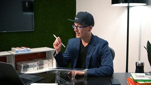 Brand Identity Design Presentations and Critique - Young Guns EP 10 смотреть онлайн