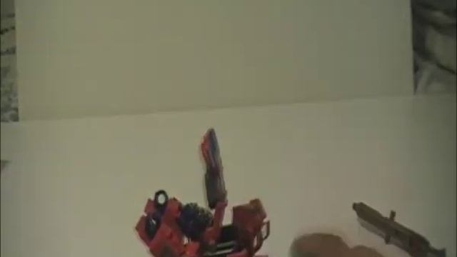 Big Dumb Toy Review ep7 : Evasion Mode Optimus Prime AOE voyager смотреть онлайн