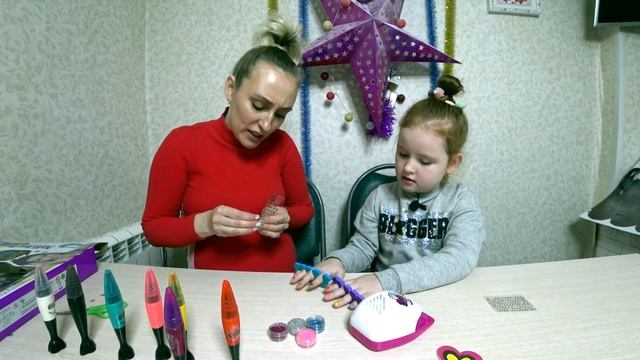 Играем с Мамой в Салон Красоты,Косметика для Девочек,Красим Ногти на Руках смотреть онлайн