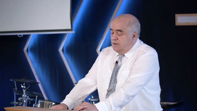 Битвы святых | Эдмунд Экслер смотреть онлайн