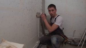 Установка планки смесителя.