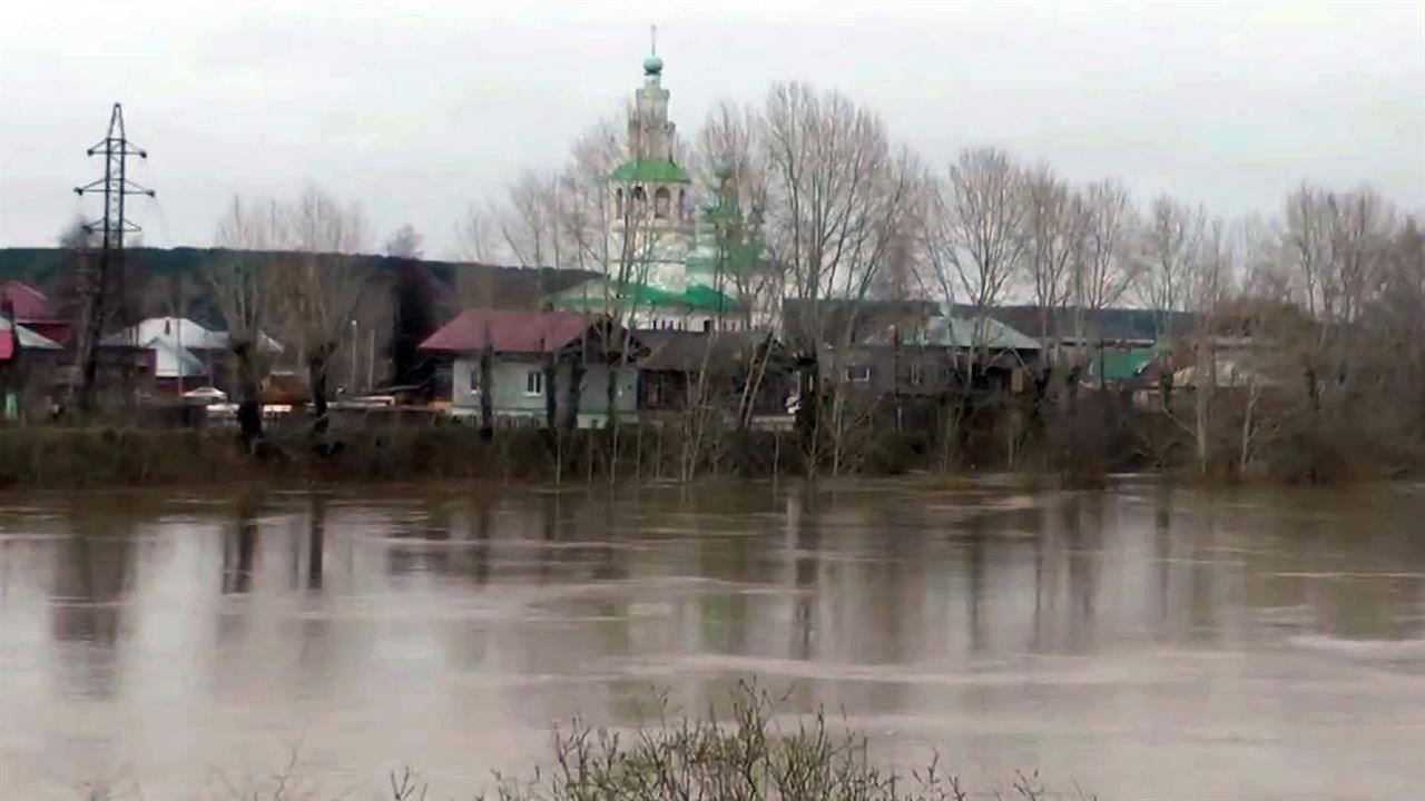 Вторая волна паводка в нескольких российских регионах смотреть онлайн