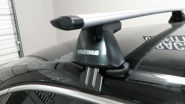Volkswagen Passat with Yakima BaseLine JetStream Roof Rack Crossbars смотреть онлайн
