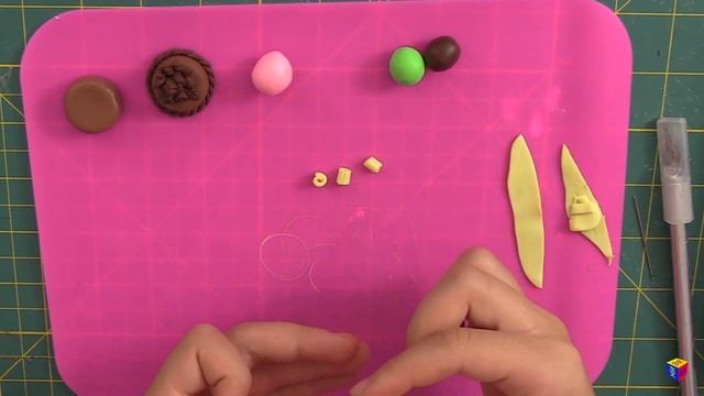 Как слепить миниатюрный тортик с розочками из полимерной глины. Видеоурок для девочек от 12 лет смотреть онлайн