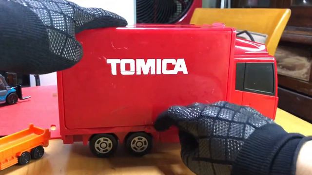 Tomica Car Show by Sayonato Stuff ‘n Shoppe смотреть онлайн