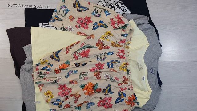 04644 T-SHIRTS Сream (Футболки м/ж) №7 14,10 кг 13,99€ за кг 100 ед смотреть онлайн