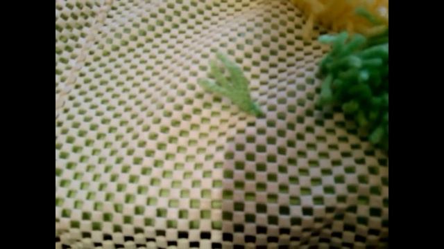 ОРИГИНАЛЬНЫЙ КОВРИК своими руками из кусочков акриловых ниток. смотреть онлайн