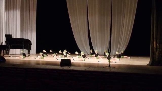 Ансамбль "Веселинка,, танец мишки Гумми бер смотреть онлайн